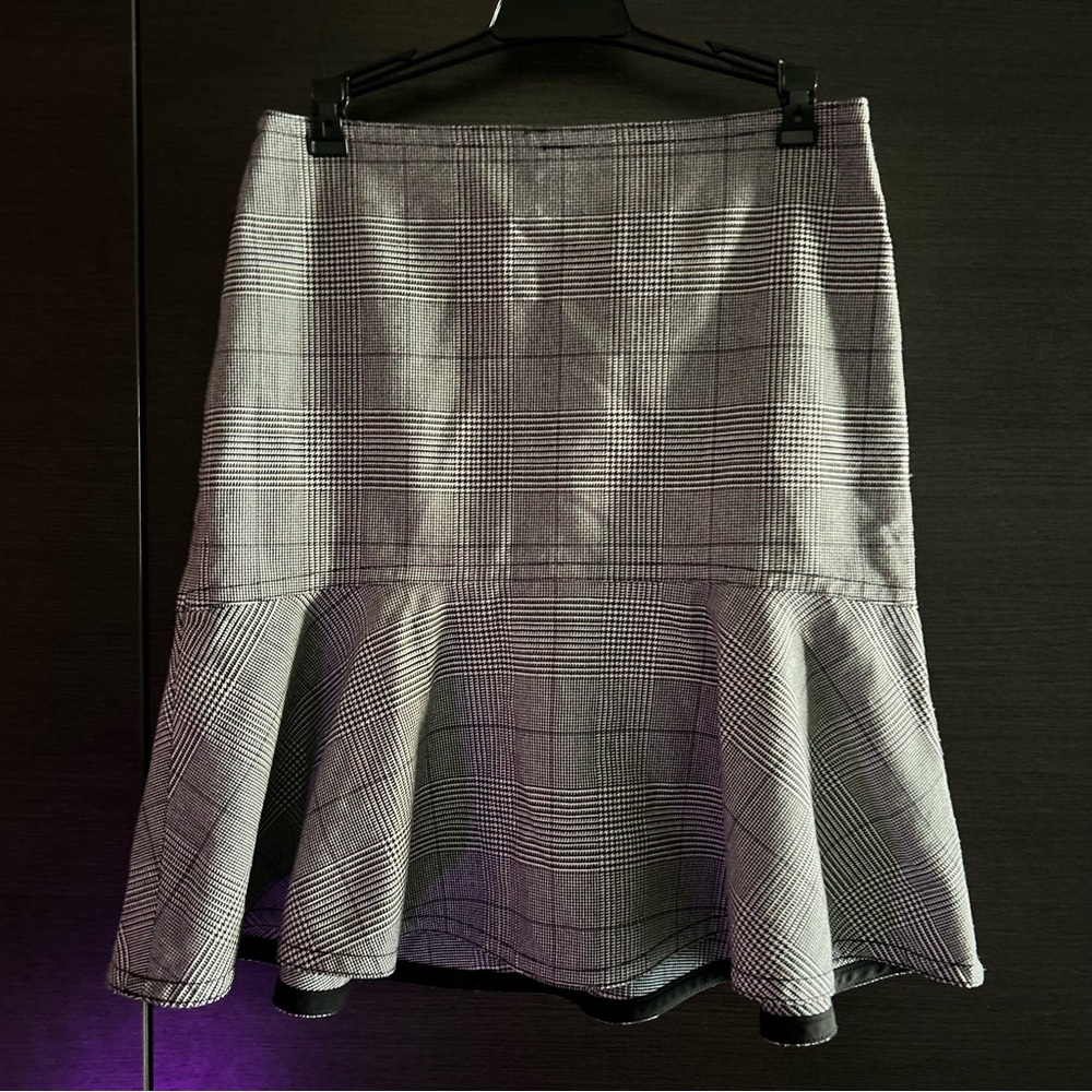 Ann Taylor ruffle skirt